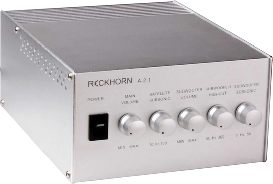 Reckhorn A-2.1 3-kanavainen vahvistin, hopea