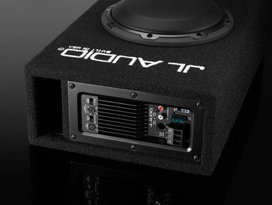 JL Audio ACP108LG-W3v3 koteloitu 8W3v3
