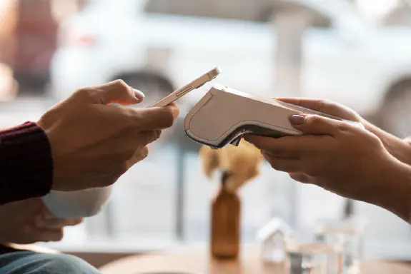 Älykkäät maksutavat ja Apple Payn uusi aikakausi